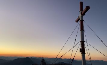 Warscheneck feiert 75 Jahre Gipfelkreuz, Zellerhütte das 125. Jubiläum