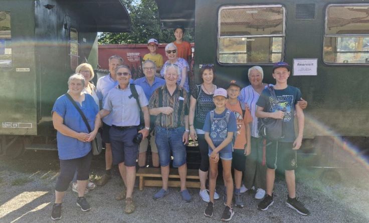 Teilnehmer des Seniorenrings Oberes Kremstal mit ihren Familien beim Ausflug. (Foto: Seniorenring)