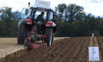 33 Teilnehmende beim Landespflügen der Landjugend Kremsmünster