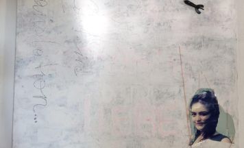 Neue Kunstausstellung im Bartlhaus Pettenbach zeigt Verbindungen und Berührungen