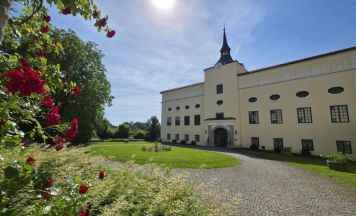 Schloss Kremsegg lädt zu Yoga, Meditation und Gartenkurs