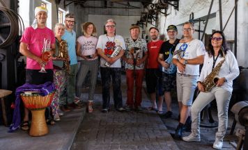Performance Brunch brachte Sagen, Tanz und Sensenklang nach Micheldorf