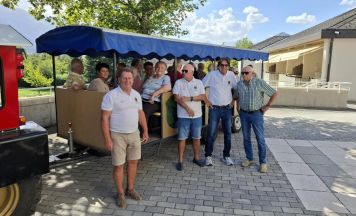 Lions Club Pyhrn-Priel mit Windischgarstener Pflegeheimbewohnern im Bummelzug unterwegs