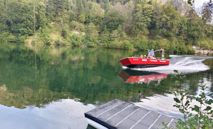 Mit dem A-Boot ging es für die Kinder und deren Eltern auf Entdeckungstour. (Foto: FF-Kirchdorf)