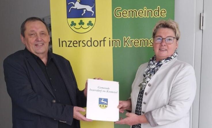 Bgm. Bernhard Winkler Ebner mit Vbgm. Heidi Kronegger (Foto: ÖVP Inzersdorf)