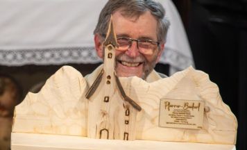 Neues Turmkreuz für Pfarrkirche Vorderstoder und Abschied nach 21 Jahren 