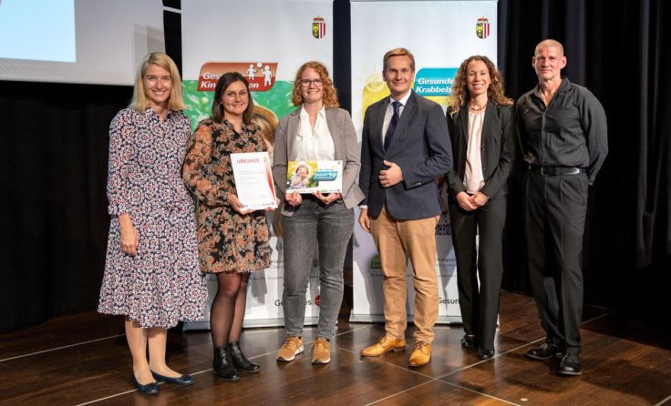 Bei der Übergabe der Auszeichnung in Linz (Foto: Land Oberösterreich)