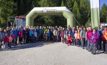 500 Menschen wanderten auf der Wurzeralm mit ihren Enkerln