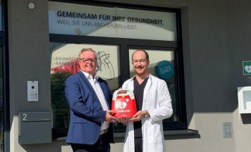 Im Michelpark steht jetzt ein Defibrillator bereit