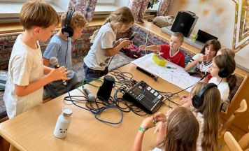 Kinder gestalten in Molln eine Radiosendung