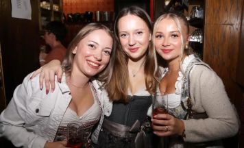 Viele junge Gäste beim Oktoberfest auf Windischgarstens Rössl-Alm