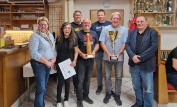 Dorfstub’n gewinnt Gruppe A beim Kegeln in Inzersdorf