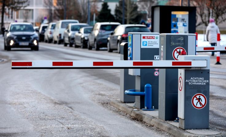 Mit Anfang März wird das Parken an der Uni deutlich teurer. (Foto: Volker Weihbold)