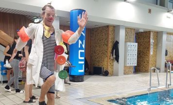 Benefizschwimmen im Linzer Schörgenhubbad