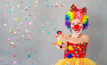 Spenden verhelfen Kindern zu Faschingskostümen