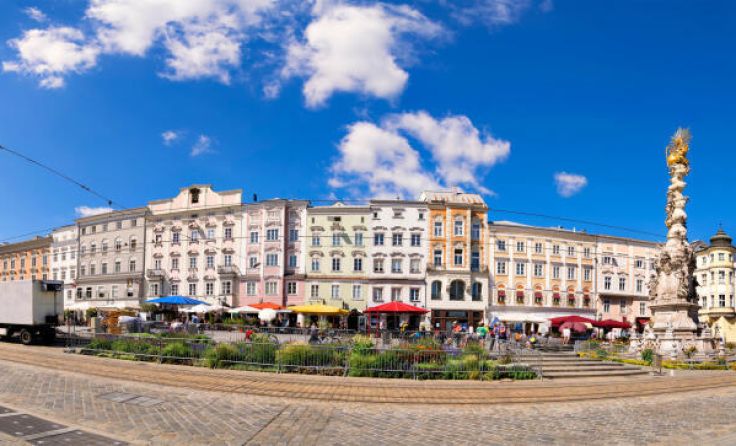 Auch am Hauptplatz darf länger offen gehalten werden. (Foto: Wolfgang Zwanzger - stock.adobe.com)