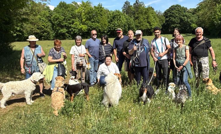 Bei der Begehung der Hundefreilaufzone wurde Verbesserungsbedarf dokumentiert. (Foto: Privat)