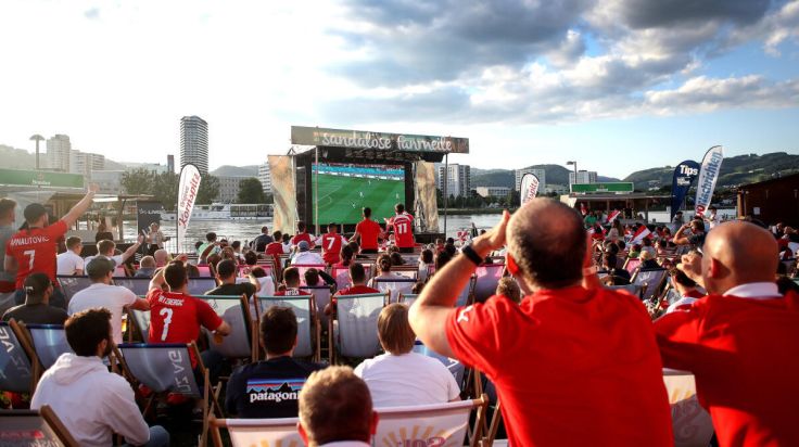Public Viewing in Linz auch um 6 Uhr am Morgen