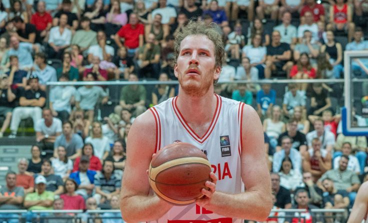 Jakob Pöltl (Archivbild) unterliegt mit seinen Toronto Raptors in Cleveland; Foto: gerd2709