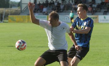 NAARN. Buchberger-Elf crasht Autobahn-Kicker