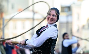 Traditionelles Neujahrsschnalzen bringt Glück und Segen