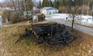 Gebäudebrand bei der Bergstation Wurbauerkogel: Partyhütte vollständig zerstört