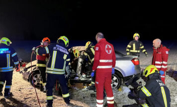 Schwerer Verkehrsunfall mit zwei Verletzten auf der B 137 bei St. Florian am Inn