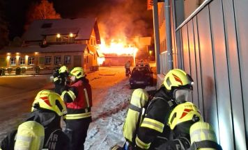 Holzhütte in Hallstatt brannte lichterloh