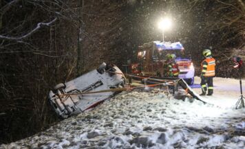 Personenrettung unter Absturzgefahr nach Unfall in Aichkirchen
