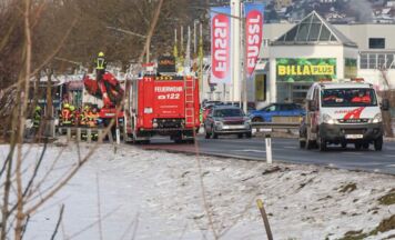 Auto geriet auf der Pyhrnpass Straße von Fahrbahn ab