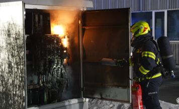 Feuerwehr löscht Brand in Trafostation in Hagenberg