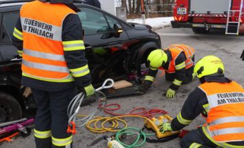Vorderrad abgerissen bei Unfall in Thalheim bei Wels
