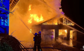 50 Feuerwehrleute retten Wohnhaus in Unterweißenbach vor Brand