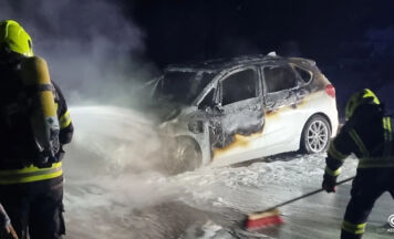 Pkw brennt in Vorderweißenbach vollständig aus