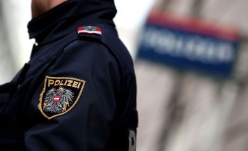 Bub (12) bei Unfall in Buchkirchen verletzt, Polizei sucht Unfalllenkerin