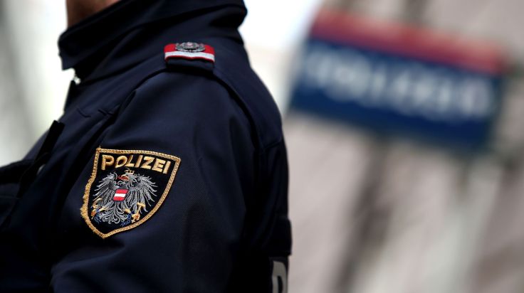 Bub (12) bei Unfall in Buchkirchen verletzt, Polizei sucht Unfalllenkerin