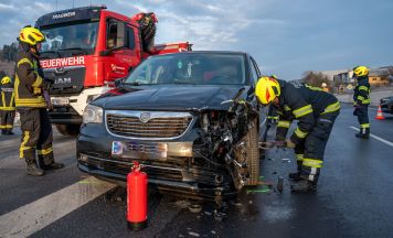 B124 in Tragwein nach Unfall gesperrt