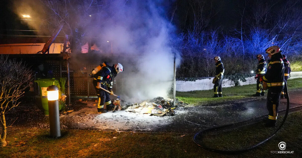 Large waste container in Linz-Kleinmünchen on fire