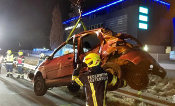 Autolenker stirbt nach Frontalcrash auf der B3 bei Luftenberg