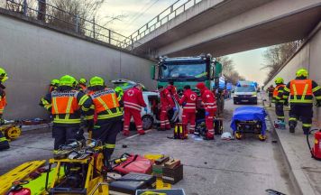 Frontalzusammenstoß in Bahnunterführung in Marchtrenk