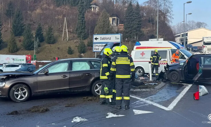 Feuerwehreinsatz nach Kollision auf der B122 in Kremsmünster. (Fotocredit: Feuerwehr Kremsmünster)