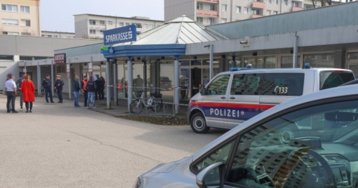 Armed man robs bank branch in Wels-Lichtenegg and flees on foot