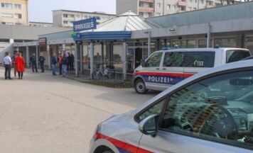 Bewaffneter überfällt Bankfiliale in Wels-Lichtenegg und flüchtet zu Fuß