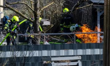 Brand bei Grillversuch in Wohnsiedlung in Vöcklabruck
