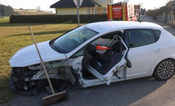 Drei Verletzte nach heftigem Zusammenstoß zweier Autos in Rüstorf