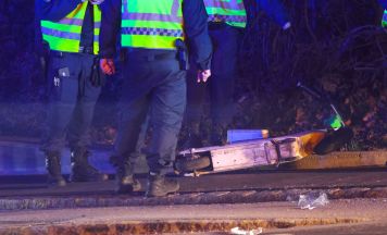 E‑Scooter-Fahrer bei Sturz in Welser Kreisverkehr schwer verletzt