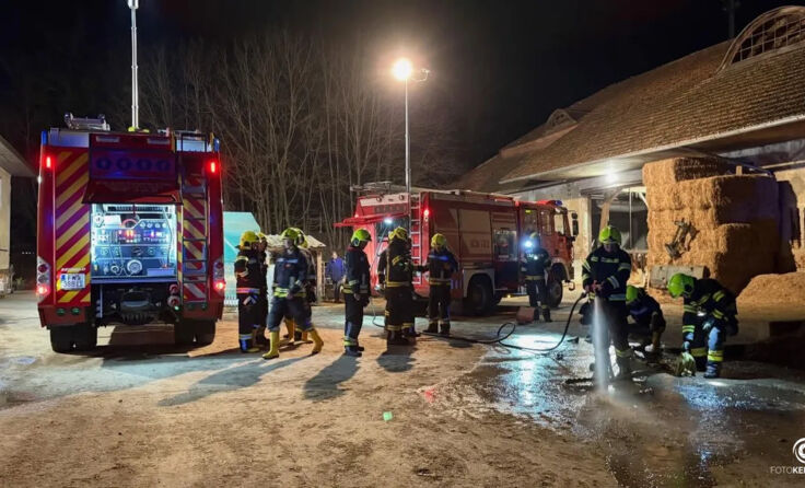 Feuerwehrkräfte am Einsatzort. (Fotocredit: Feuerwehr Weissenberg via fotokerschi.at)