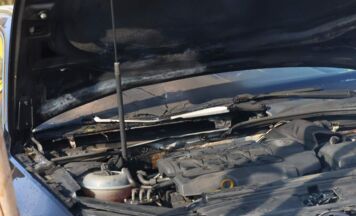 Autobrand auf Supermarktparkplatz in Lambach schnell unter Kontrolle