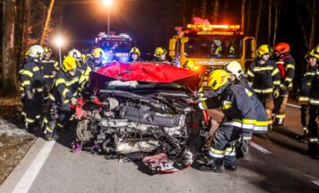 Mehrere Verletzte bei schwerem Unfall in Neukirchen an der Enknach
