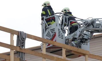 Dachisolierung begann bei Flämmarbeiten in Wels zu brennen